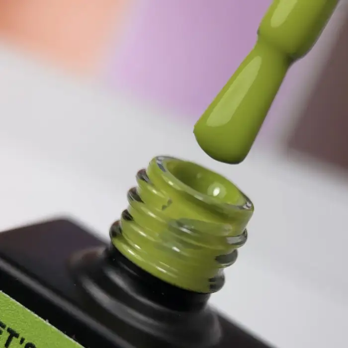 Gel Polish NAILSOFTHEDAY Let’s special Pantone2025/4 - Gellack Olivgrün , 10 ml – Bild 2