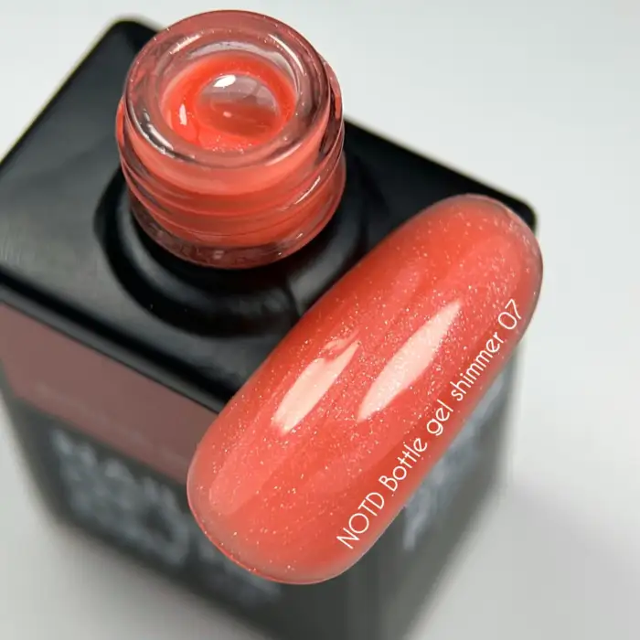 NAILSOFTHEDAY Bottle Gel Shimmer 07- Gel mit Schimmer Korallenrot Ultrastark, 10 ml – Bild 2