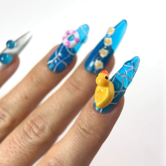NAILSOFTHEDAY Color Top/Vitrage 12 - halbtransparentes gesättigtes Blau ohne Klebeschicht, 10 ml – Bild 5