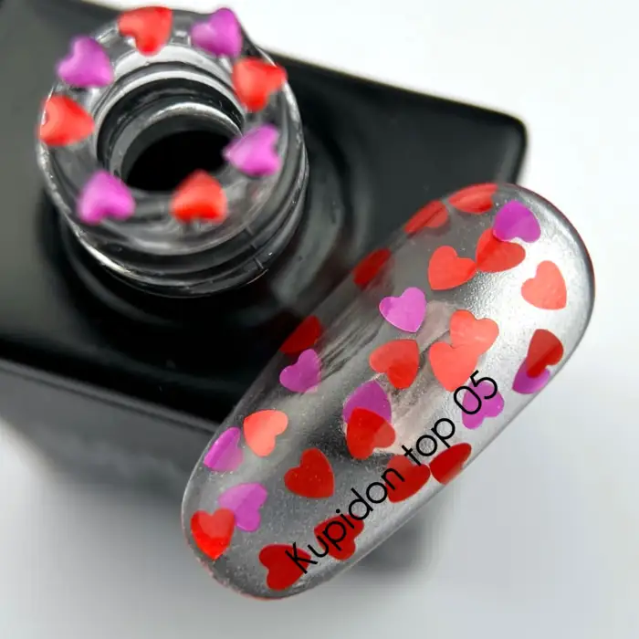 NAILSOFTHEDAY Kupidon top 05 - Top Coat mit roten und rosafarbenen Herzchen ohne klebrige Schicht, 10 ml