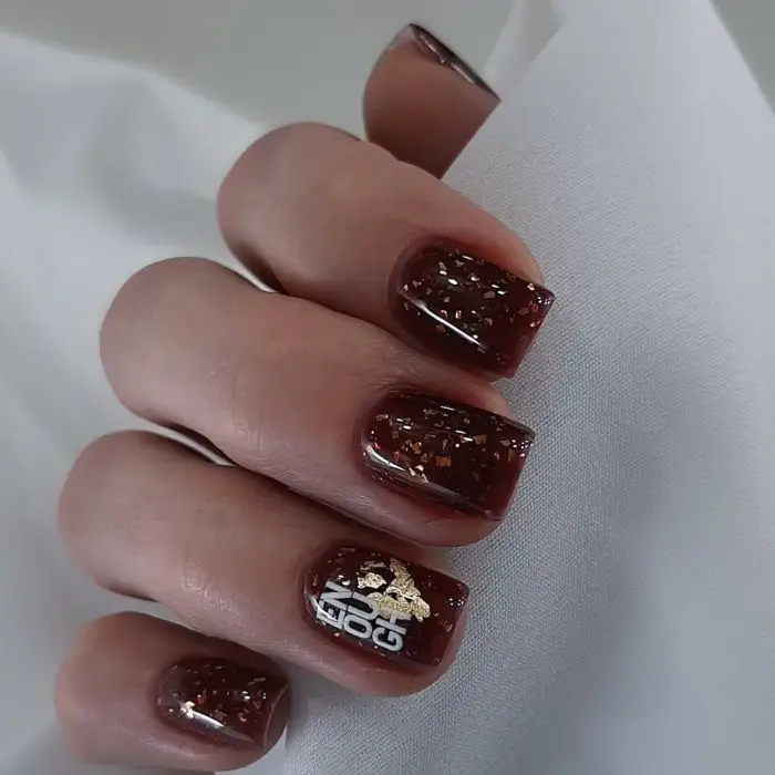 NAILSOFTHEDAY Malbec Base Potal 02 – Fantastisch-glasierte Base mit goldenen Potal, 10 ml – Bild 3