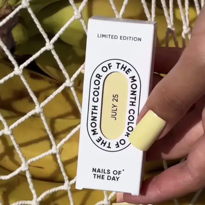 NAILSOFTHEDAY Color of the month July 2025 Banana Cream - pastellgelber Gellack, 10 ml – Bild 2