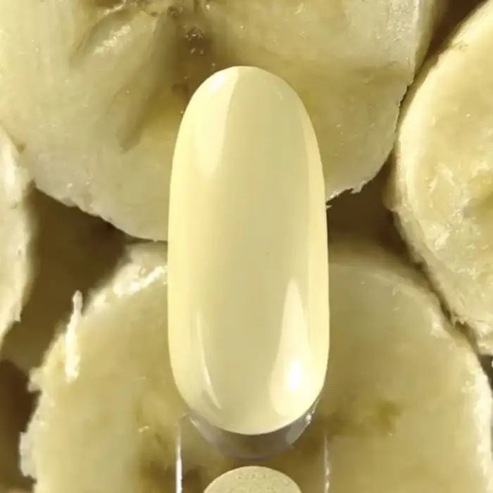 NAILSOFTHEDAY Color of the month July 2025 Banana Cream - pastellgelber Gellack, 10 ml – Bild 17