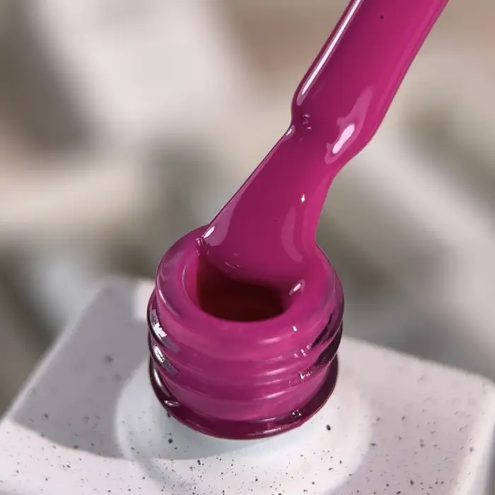 NAILSOFTHEDAY Gel polish Dragonfruit-211 - intensiv fuchsienfarbener Gellack 10 ml – Bild 4