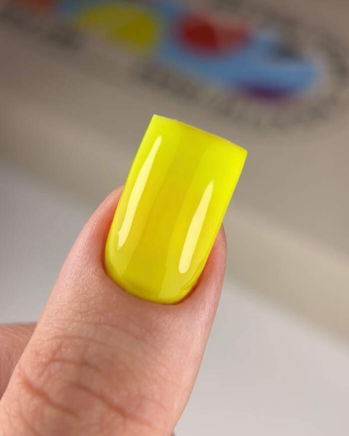 NAILSOFTHEDAY Gel polish Вanana-228 - leuchtend neonzitronengelber Gellack, 10 ml – Bild 6