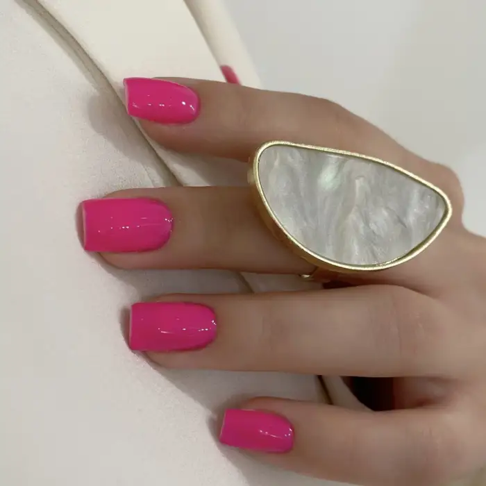 NAILSOFTHEDAY Let’s special Barbie - besonderer neonpinker Gellack, 10 ml – Bild 3