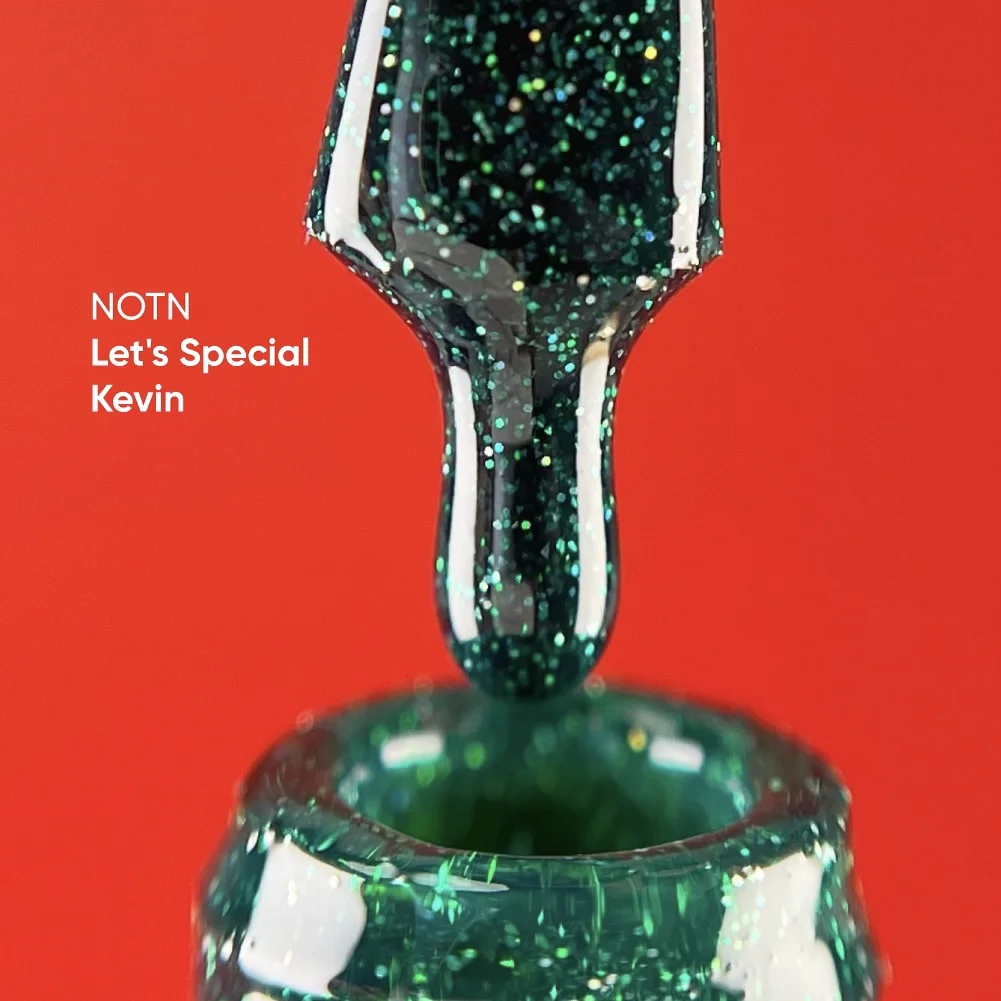 NAILSOFTHENIGHT Gel Polish Kevin – Dunkelgrün - Gel-Lack mit Glitzer- und reflektierenden Partikeln, 10 ml – Bild 2