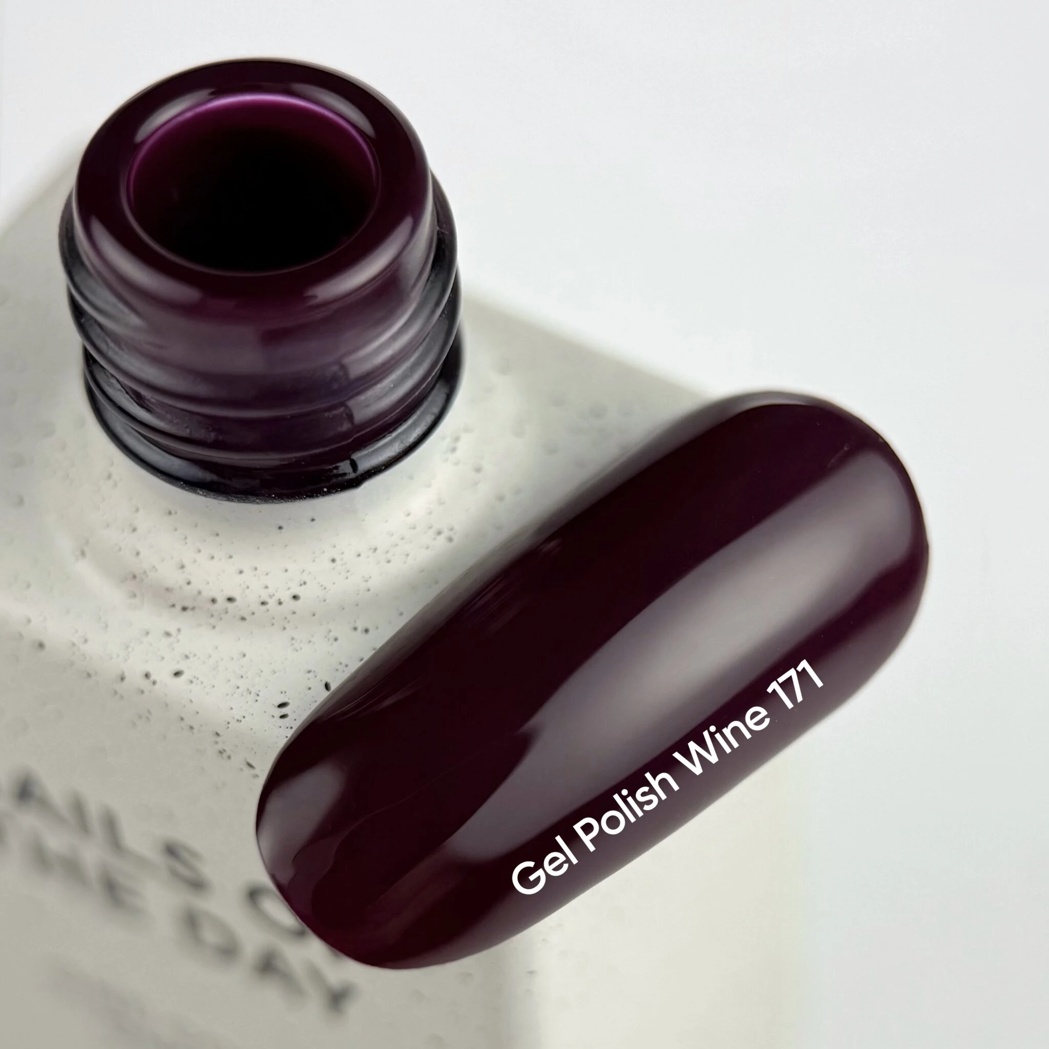 NAILSOFTHEDAY Gel polish Wine 171 - Weinrot - Gel-Lack, 10 ml – Bild 3