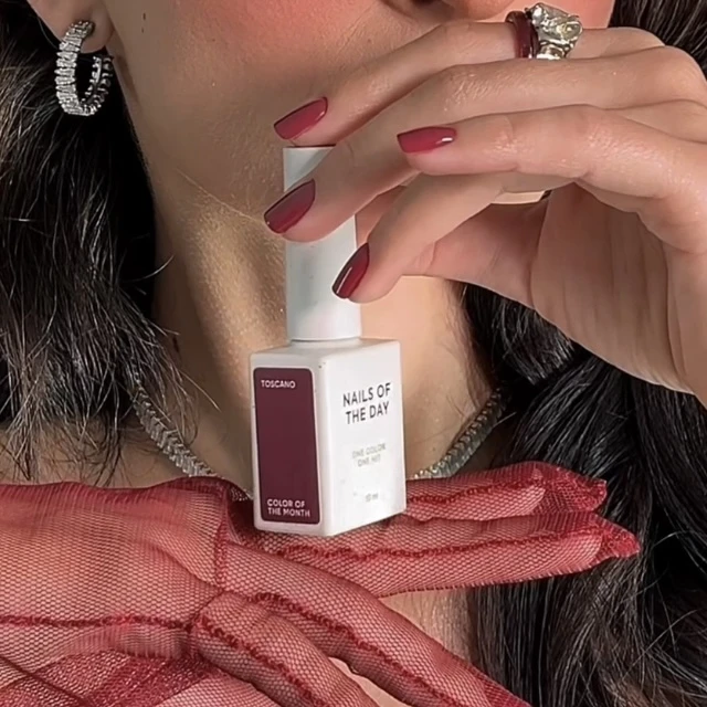 NAILSOFTHEDAY Color of the month October 2025 Toscano - Weinrot - Gel-Lack, 10 ml – Bild 12