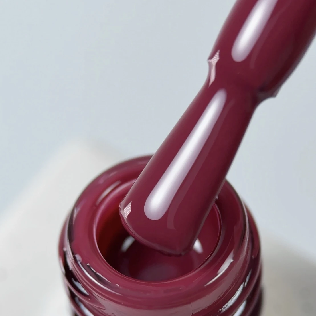 NAILSOFTHEDAY Color of the month October 2025 Toscano - Weinrot - Gel-Lack, 10 ml – Bild 4