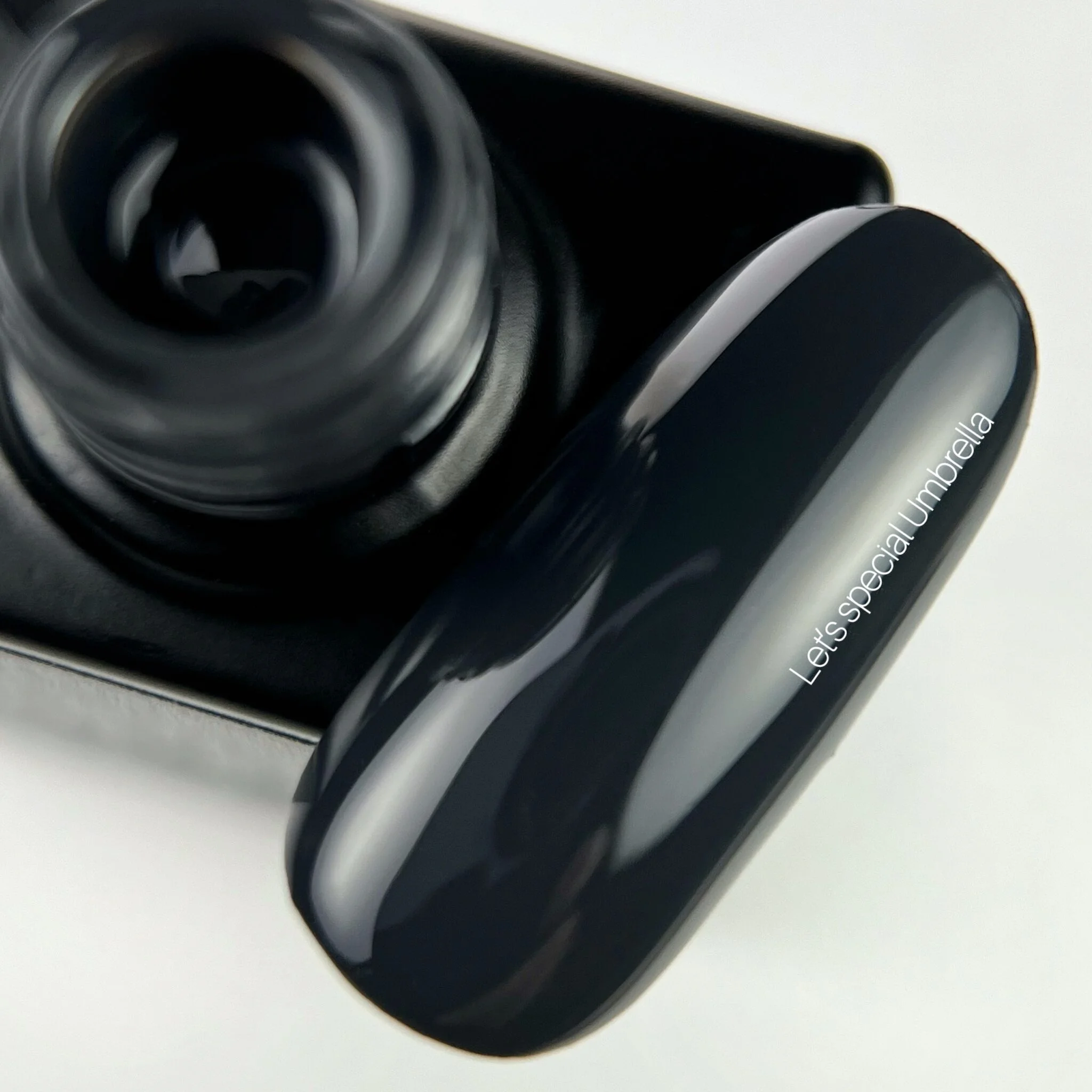 NAILSOFTHEDAY Gel polish Umbrella 031 - Dunkel-Graphit (nasser Asphalt) - Gel-Lack, 10 ml – Bild 2