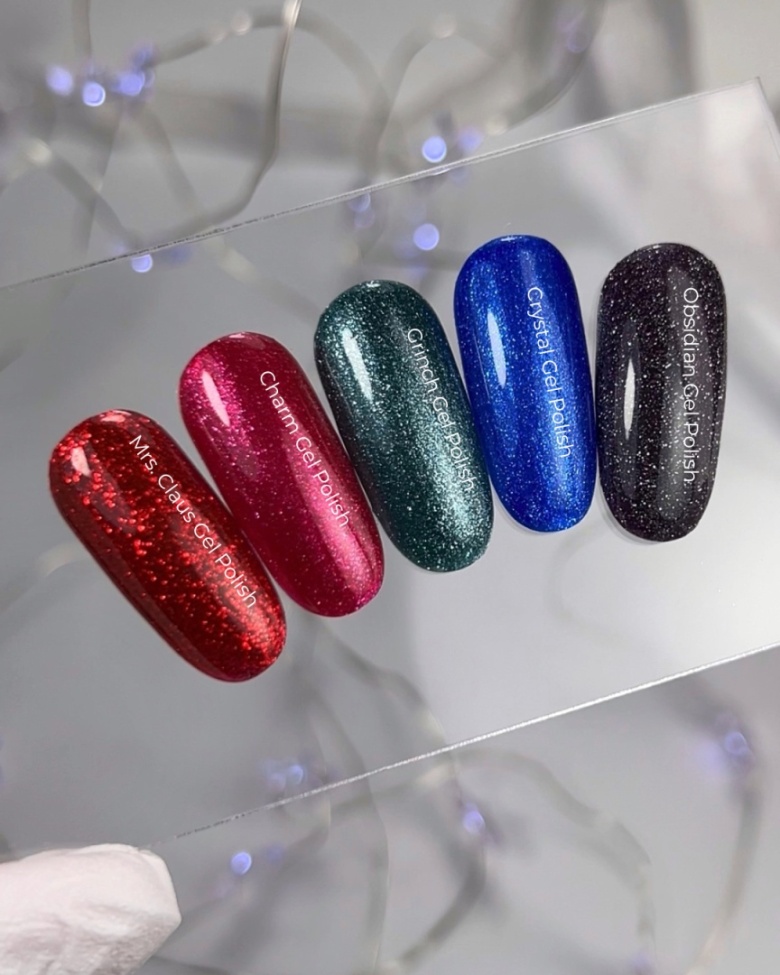 NAILSOFTHEDAY Gel Polish Mrs. Claus 157 - intensiv roter Gel-Lack mit feinem Schimmer, 10 ml – Bild 3