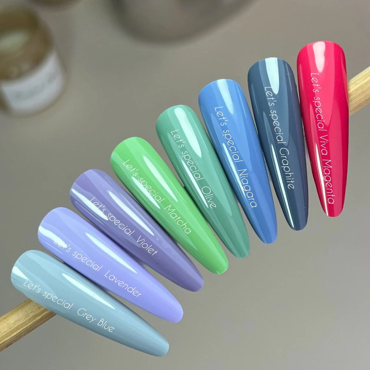 NAILSOFTHEDAY Gel Polish Let’s Special Olive 341 – Grüner Gel-Lack, 10 ml – Bild 2