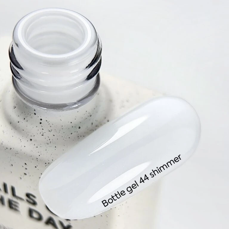 NAILSOFTHEDAY Bottle Gel 44 Shimmer – Weißes hochfestes Aufbaugel mit silbernem Schimmer zur Nagelverstärkung – Bild 6