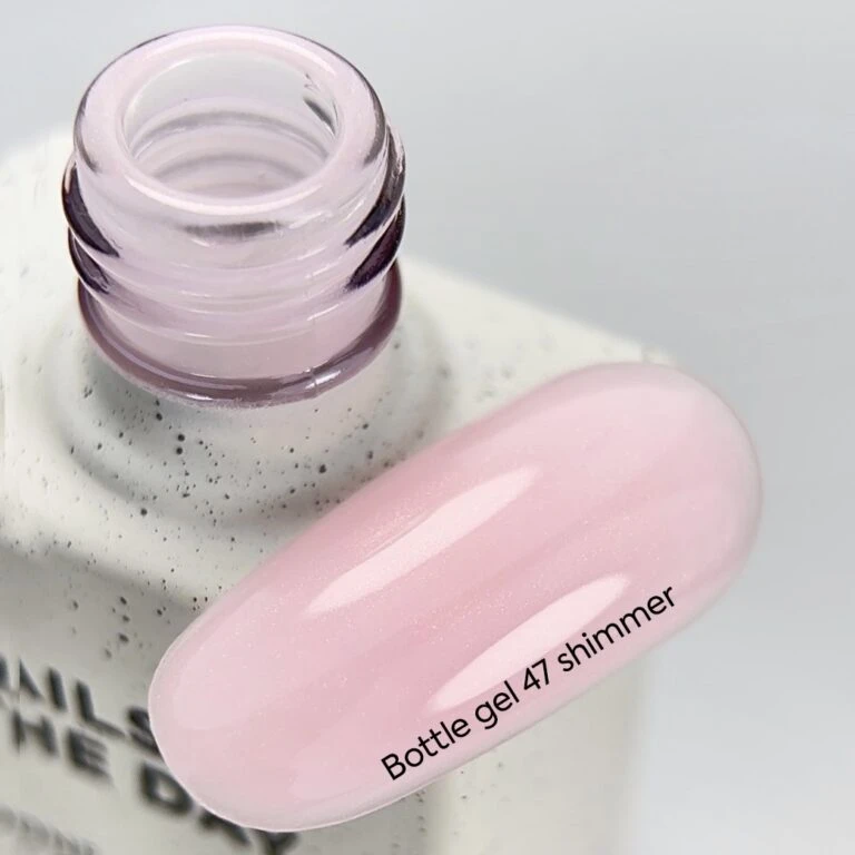NAILSOFTHEDAY Bottle Gel 47 Shimmer – Milchrosa hochfestes Aufbaugel mit rosafarbenem Schimmer zur Nagelverstärkung – Bild 7