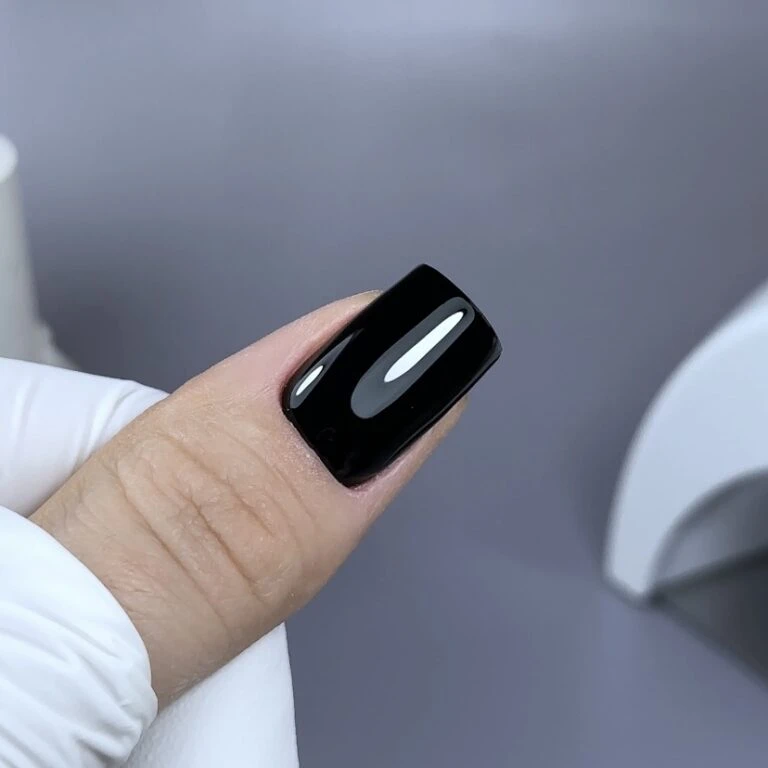 NAILSOFTHEDAY Universal Top – Glänzender No-Wipe Top Coat mit minimalem UV-Filter-Anteil – Bild 4