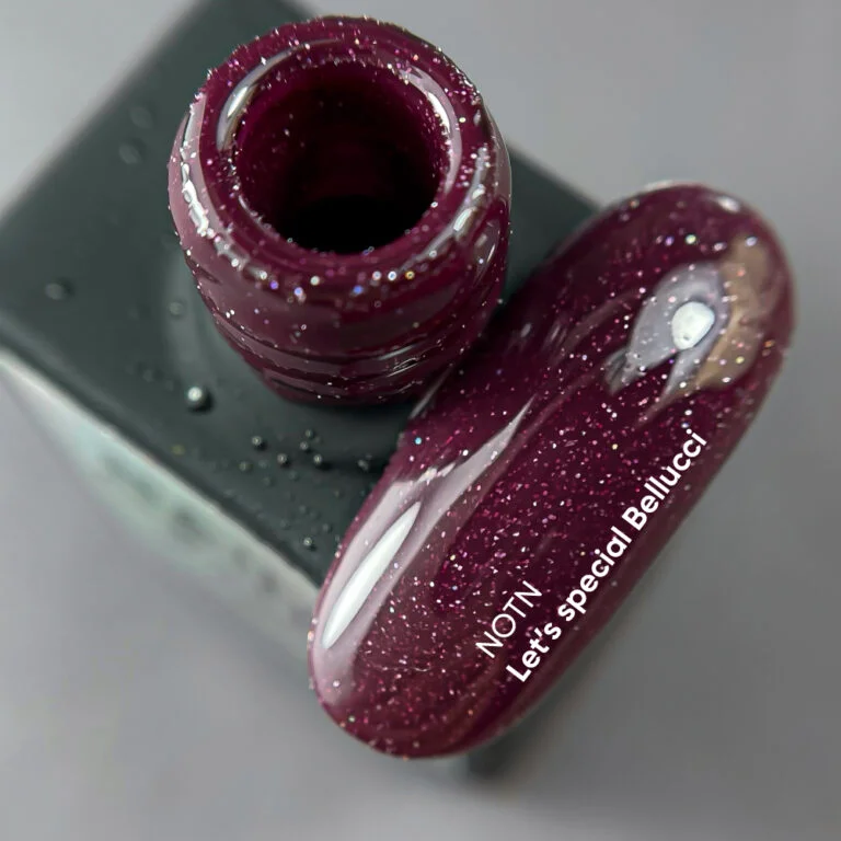 NAILSOFTHEDAY Gel PolishBellucci 359, Bordeauxfarbener reflektierender Gel-Lack, 1-Schicht-Deckkraft, 10 ml – Bild 2